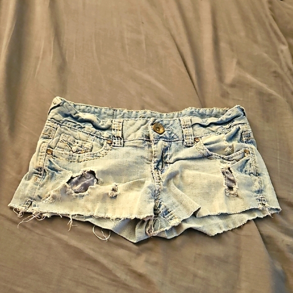 Size 5 Amethyst Distressed Light Blue Denim Shorts - Picture 1 of 5